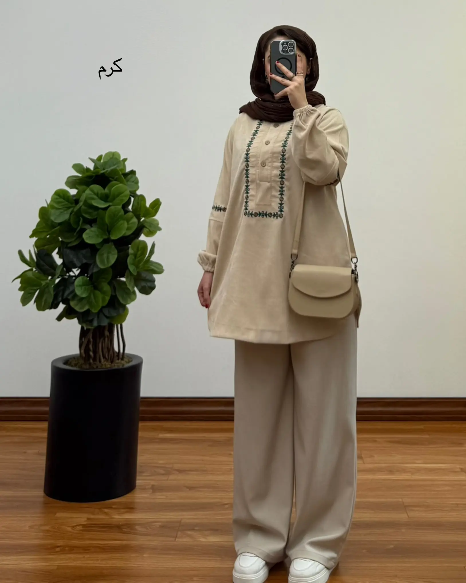 مانتو گلدوزی فروغ ۱